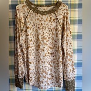 Boutique purchased top. Never worn. The softest lightweight sweater. Mystree L
